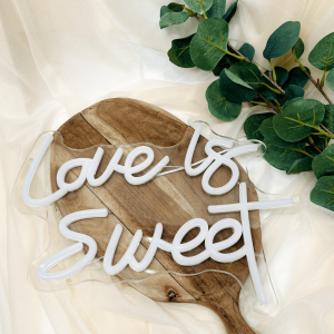 Leuchtschild Love is Sweet