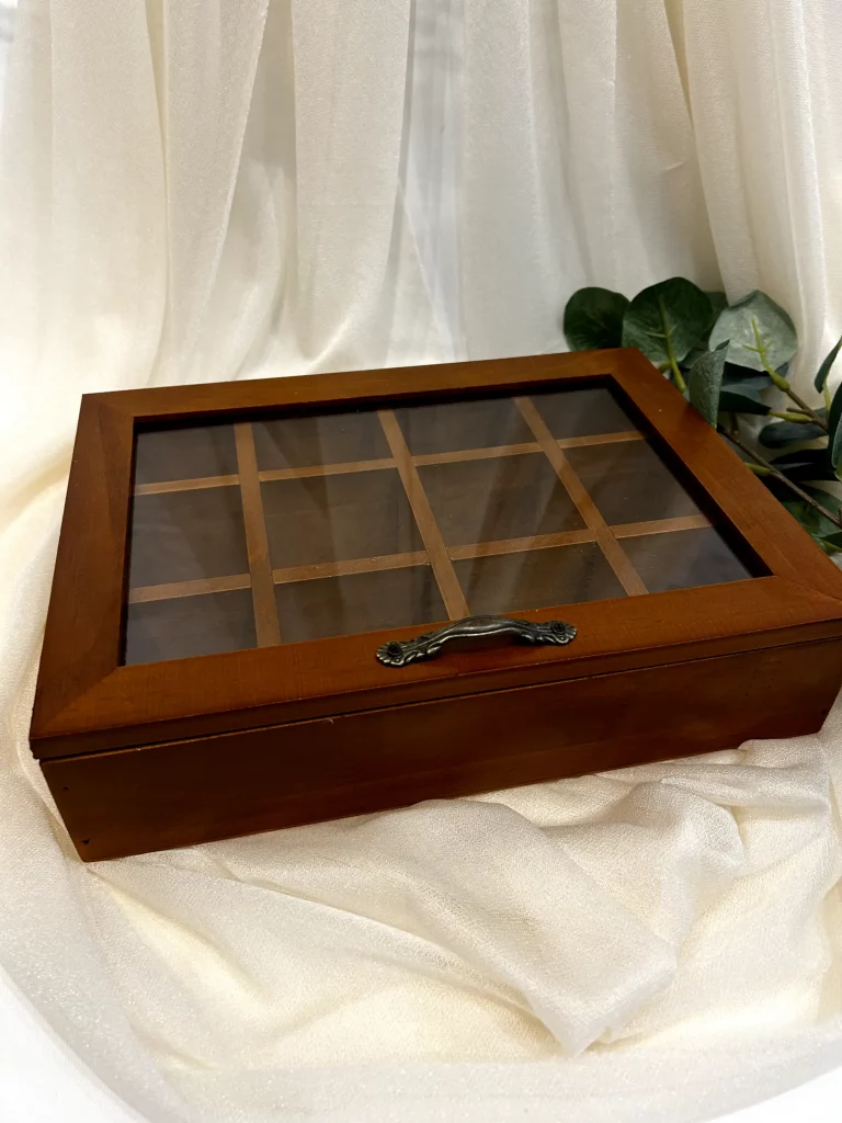 Holzbox mit 12 Fächer